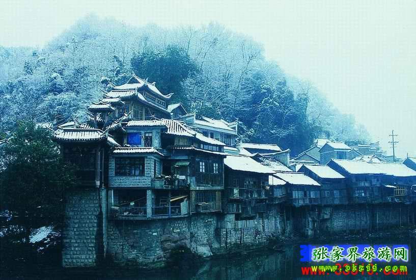 長沙往返A(chǔ)8線：鳳凰古城、梵凈山、德夯苗寨汽車三日游