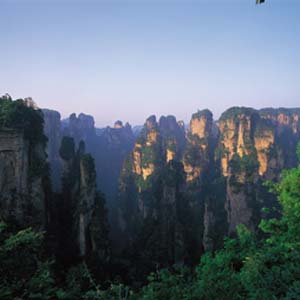 單獨(dú)成團(tuán)N線：張家界、天子山、寶峰湖、猛洞河漂流、鳳凰古城四晚五日湘西全景游