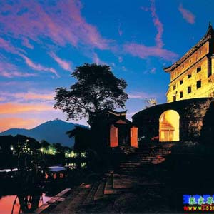 喜樂(lè)L線：天門山、張家界、袁家界、猛洞河、鳳凰古城超經(jīng)典五日游